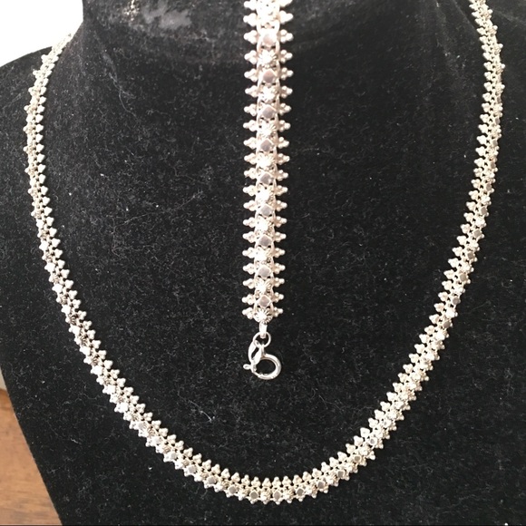 Dazzling 925 Sterling Silver Bracelet and Necklace - Picture 4 of 8